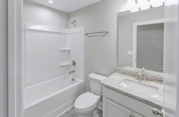 $2,200 | 913 North Lemacks Street, Walterboro, SC 29488