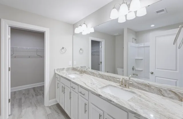 $2,200 | 913 North Lemacks Street, Walterboro, SC 29488