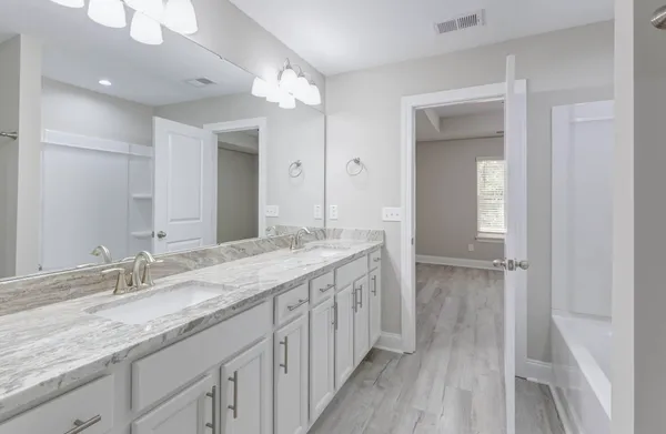 $2,200 | 913 North Lemacks Street, Walterboro, SC 29488