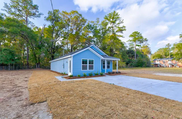 $2,200 | 913 North Lemacks Street, Walterboro, SC 29488