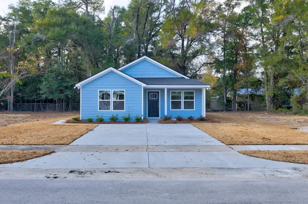 $2,200 | 913 North Lemacks Street, Walterboro, SC 29488
