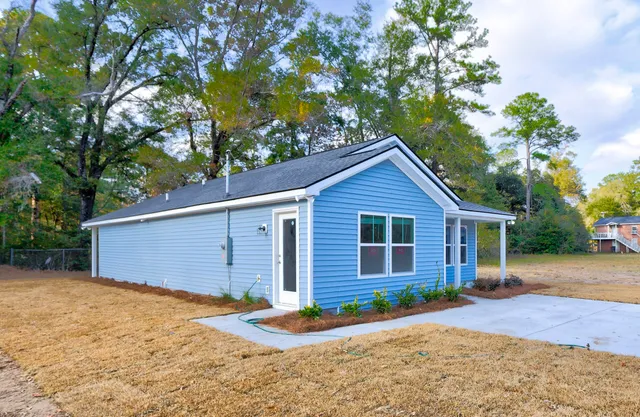 $2,200 | 913 North Lemacks Street, Walterboro, SC 29488