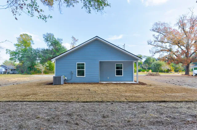 $2,200 | 913 North Lemacks Street, Walterboro, SC 29488