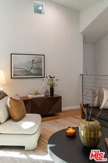 $1,385,000 | 1803 16th Street, Unit B, Santa Monica, CA 90404