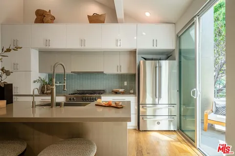 $1,385,000 | 1803 16th Street, Unit B, Santa Monica, CA 90404