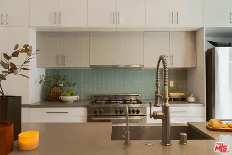 $1,385,000 | 1803 16th Street, Unit B, Santa Monica, CA 90404