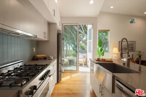 $1,385,000 | 1803 16th Street, Unit B, Santa Monica, CA 90404