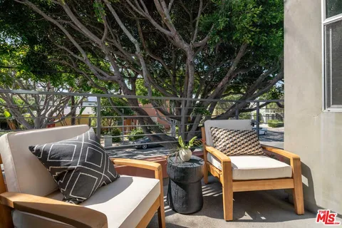 $1,385,000 | 1803 16th Street, Unit B, Santa Monica, CA 90404