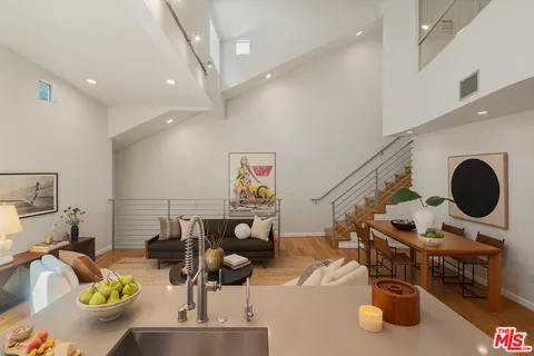 $1,385,000 | 1803 16th Street, Unit B, Santa Monica, CA 90404
