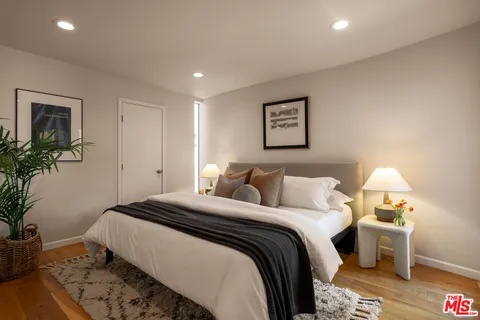 $1,385,000 | 1803 16th Street, Unit B, Santa Monica, CA 90404