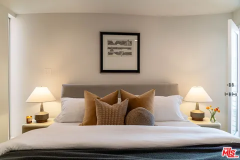 $1,385,000 | 1803 16th Street, Unit B, Santa Monica, CA 90404