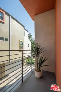 $1,385,000 | 1803 16th Street, Unit B, Santa Monica, CA 90404