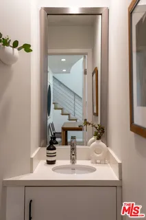 $1,385,000 | 1803 16th Street, Unit B, Santa Monica, CA 90404