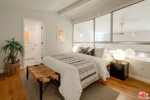 $1,385,000 | 1803 16th Street, Unit B, Santa Monica, CA 90404