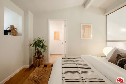 $1,385,000 | 1803 16th Street, Unit B, Santa Monica, CA 90404