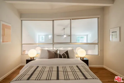 $1,385,000 | 1803 16th Street, Unit B, Santa Monica, CA 90404