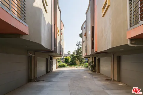 $1,385,000 | 1803 16th Street, Unit B, Santa Monica, CA 90404