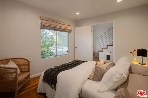 $1,385,000 | 1803 16th Street, Unit B, Santa Monica, CA 90404