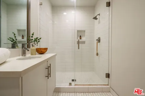 $1,385,000 | 1803 16th Street, Unit B, Santa Monica, CA 90404