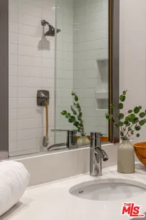 $1,385,000 | 1803 16th Street, Unit B, Santa Monica, CA 90404
