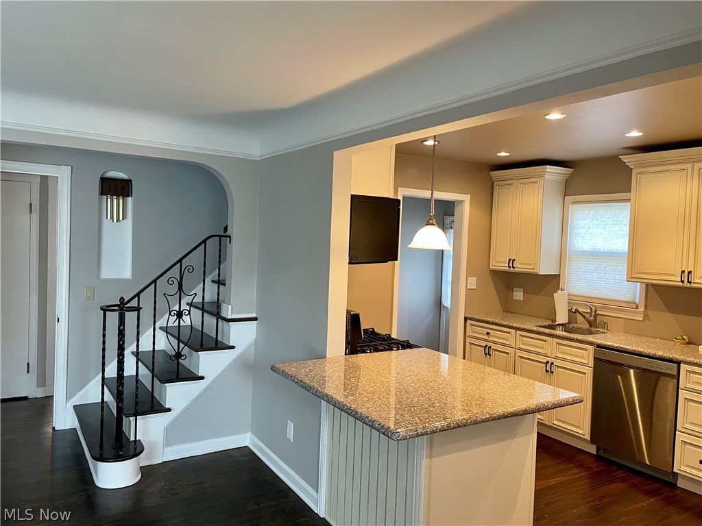 1772 Edgefield Road Lyndhurst, OH 44124 - Photo 4 of 34 Gallery Image 4