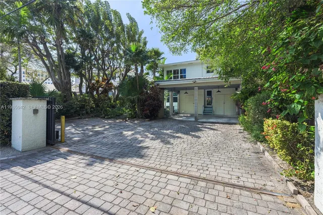 $4,350 | 3911 Ponce De Leon Boulevard, Coral Gables, FL 33134