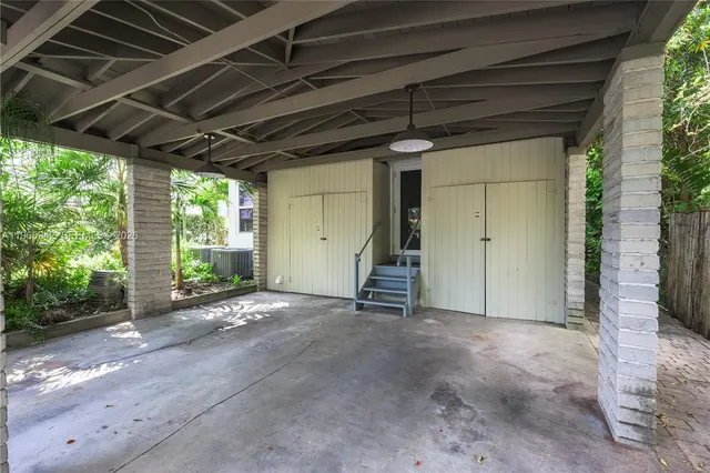 $4,350 | 3911 Ponce De Leon Boulevard, Coral Gables, FL 33134