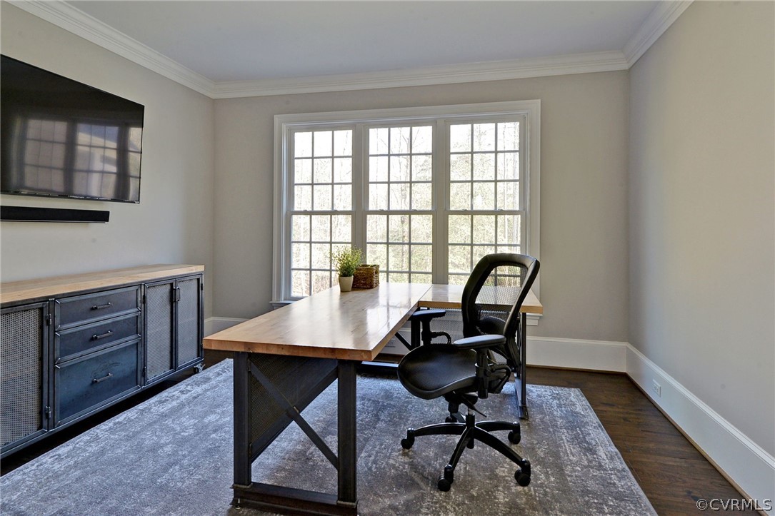 3419 Westport Williamsburg, VA 23188 - Photo 22 of 50 a workspace with furniture and a window