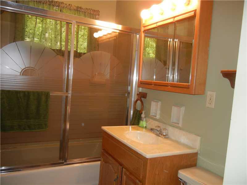 1006 Government Road Irwin, PA 15642 - Photo 15 of 20 Full Bath.