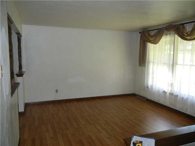 1006 Government Road Irwin, PA 15642 - Photo 6 of 20 Living Room.
