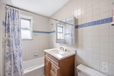 $1,675,000 | 21-08 Ditmars Boulevard | Astoria