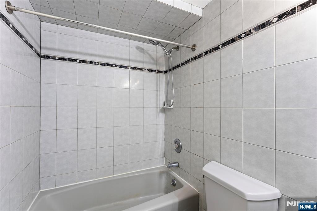 767 Kingsland Avenue Ridgefield, NJ 07657 - Photo 6 of 49
