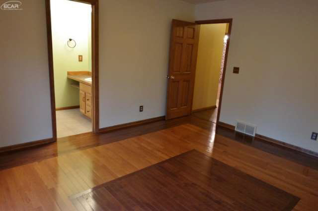 11496 Foley Road Fenton, MI 48430 - Photo 12 of 34 21115687-11.JPG