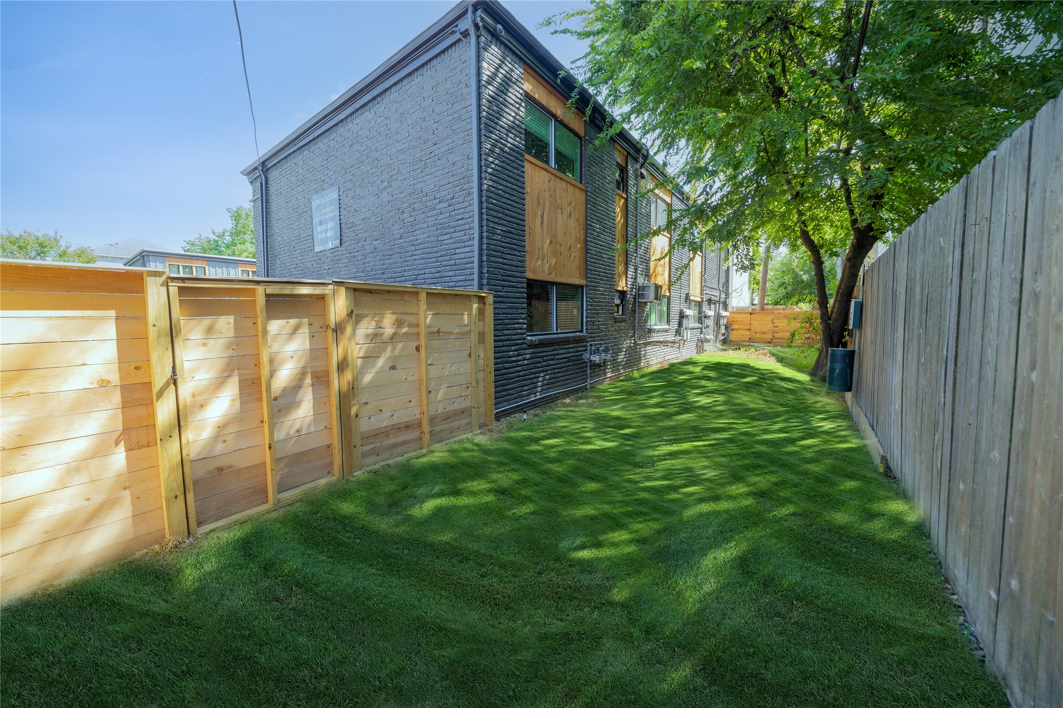 2703 Mason Street, Unit 1BD Houston, TX 77006 - Photo 7 of 19 a view of back yard of the house