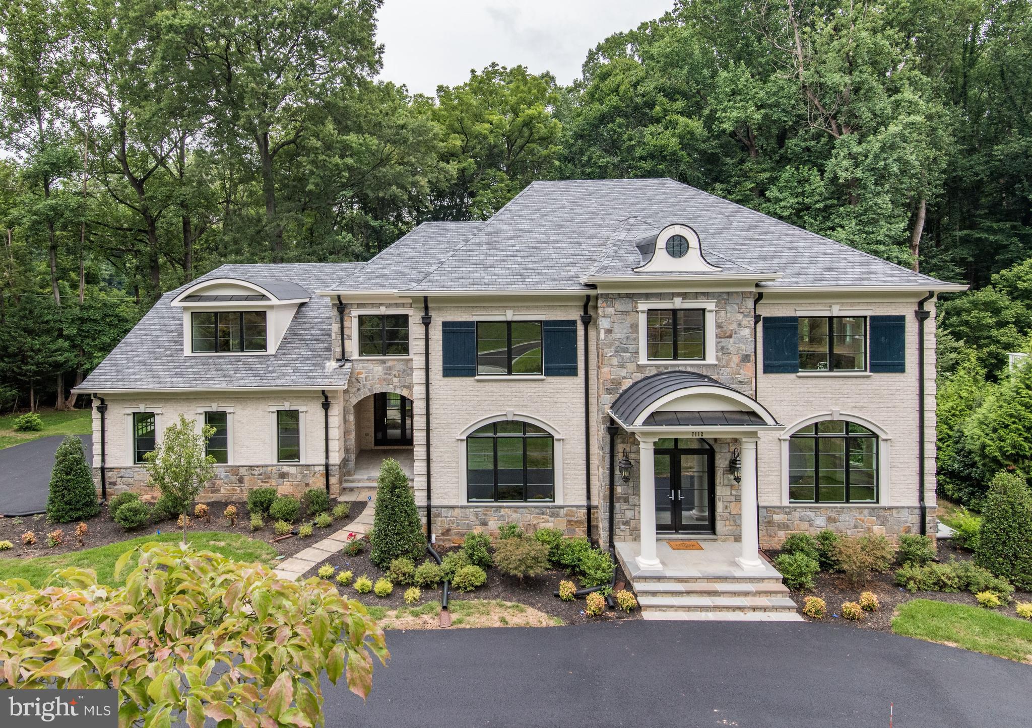 8,800 Sq. Ft. - 5 brs. + Loft - 7bths - 1-Acre Lot