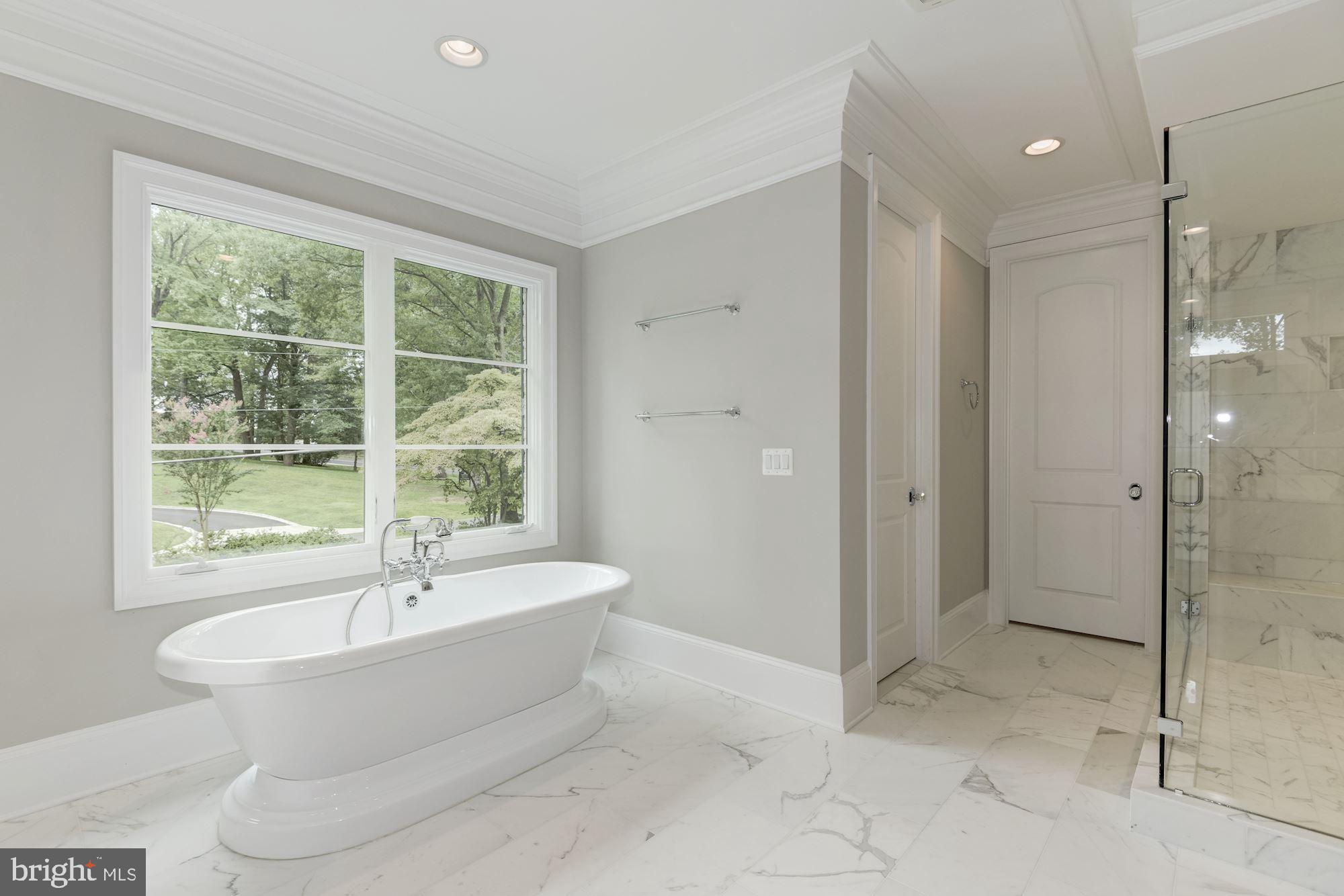 7112 Benjamin Street McLean, VA 22101 - Photo 14 of 32 Relax in this Free-Standing Soaking Tub