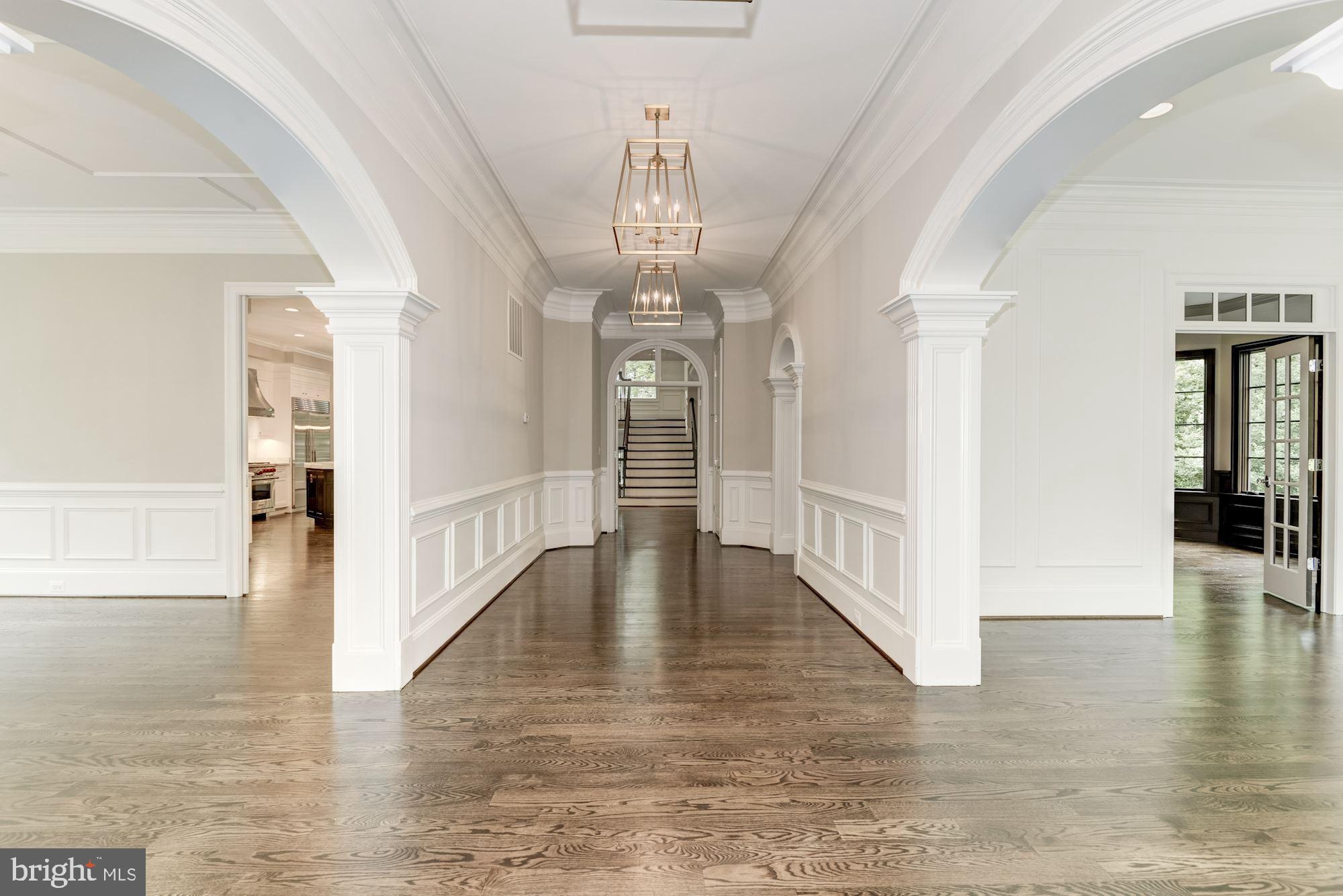 7112 Benjamin Street McLean, VA 22101 - Photo 3 of 32 Front Formal Entranceway