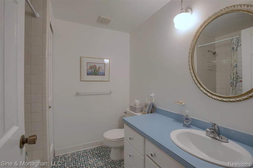 35 Vernier Road Grosse Pointe Shores, MI 48236 - Photo 24 of 38