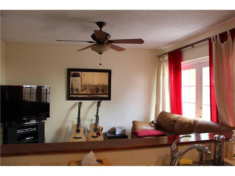 7111 Southwest 41st Place Davie, FL 33314 - Photo 12 of 13 Den/Family/Great Room