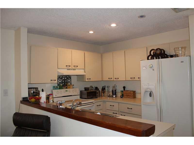 7111 Southwest 41st Place Davie, FL 33314 - Photo 4 of 13 Kitchen