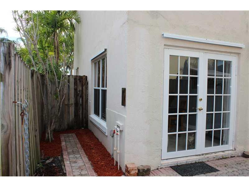 7111 Southwest 41st Place Davie, FL 33314 - Photo 9 of 13 Exterior Front