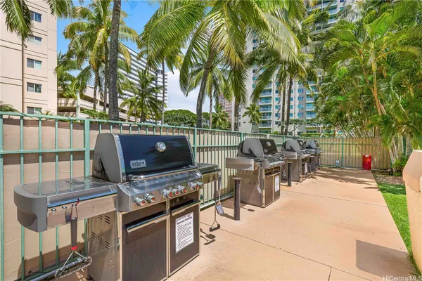 $545,000 | 3009 Ala Makahala Place, Unit 504, Honolulu, HI 96818