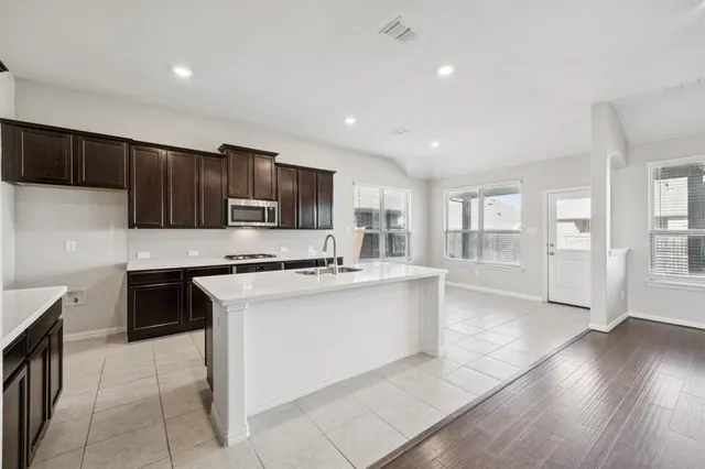 $400,000 | 824 San Madrid Trail, Fort Worth, TX 76052