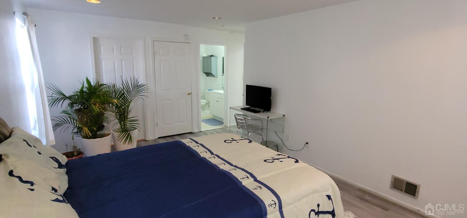 40 Boulder Drive Edison, NJ 08817 - Photo 12 of 23 a bed room with a bed and a television