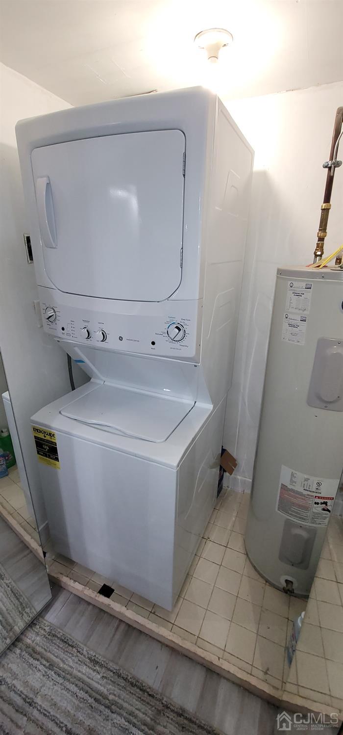 40 Boulder Drive Edison, NJ 08817 - Photo 21 of 23 a white bath tub sitting in a bathroom
