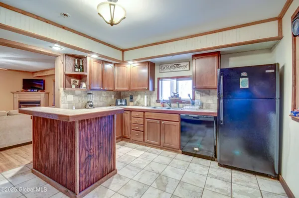 $299,000 | 131 Old Page Hill Road, Lake Pleasant, NY 12164