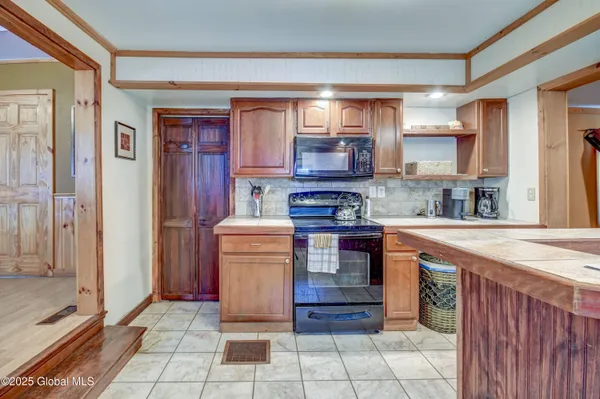 $299,000 | 131 Old Page Hill Road, Lake Pleasant, NY 12164