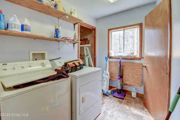 $299,000 | 131 Old Page Hill Road, Lake Pleasant, NY 12164