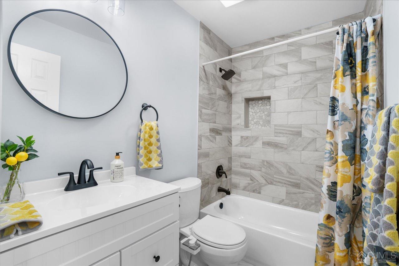 G Winthrop Road Monroe Township, NJ 08831 - Photo 25 of 38 2nd Floor Full Bath