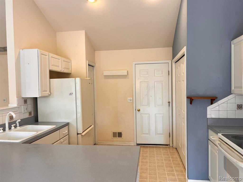 2078 West Ridge Drive, Unit 21 Davison, MI 48423 - Photo 6 of 39